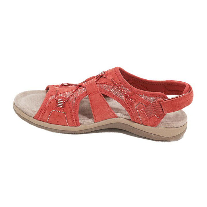 Detail of the buckle on women's sporty sandals, an element of both fashion and comfort.