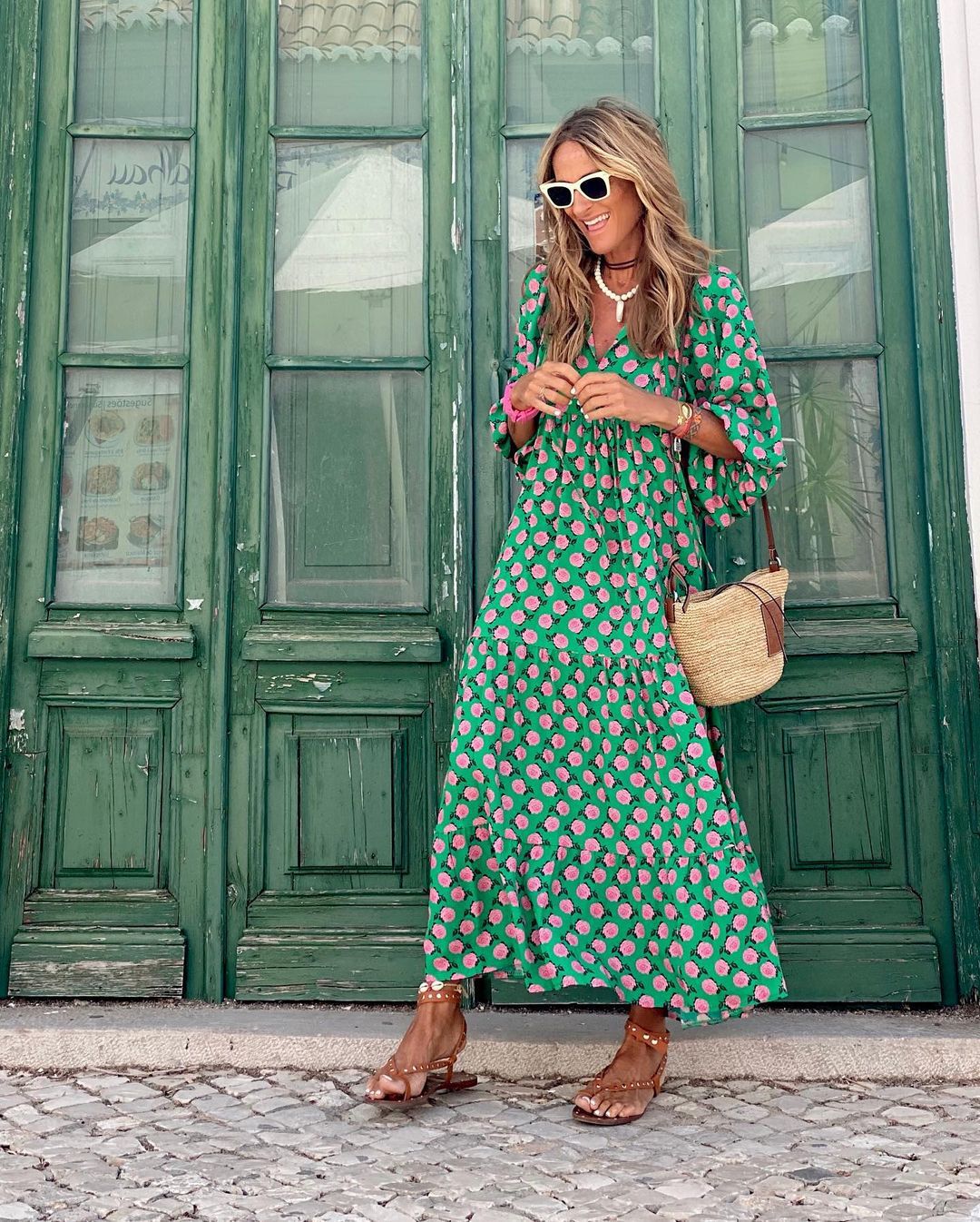 Casual women's spring maxi dress with chic pattern, long sleeves, and a comfortable flowing fit.