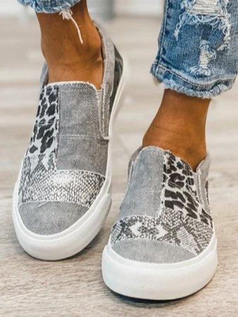 Women's stretch slip-on leopard print shoes, comfortable fashion sneakers for everyday wear