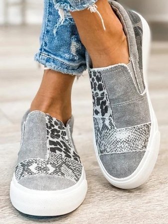 Stylish women's animal print slip-on shoes, ideal for casual and comfortable wear