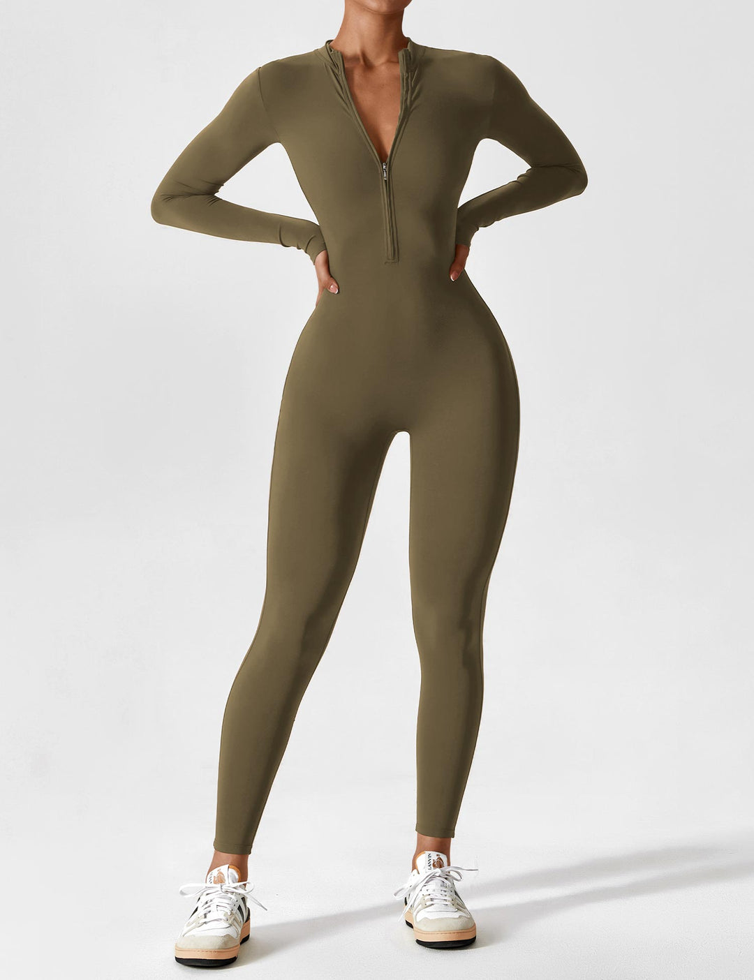 Casual women's stretchy jumpsuit with a full-length zipper, offering effortless spring style
