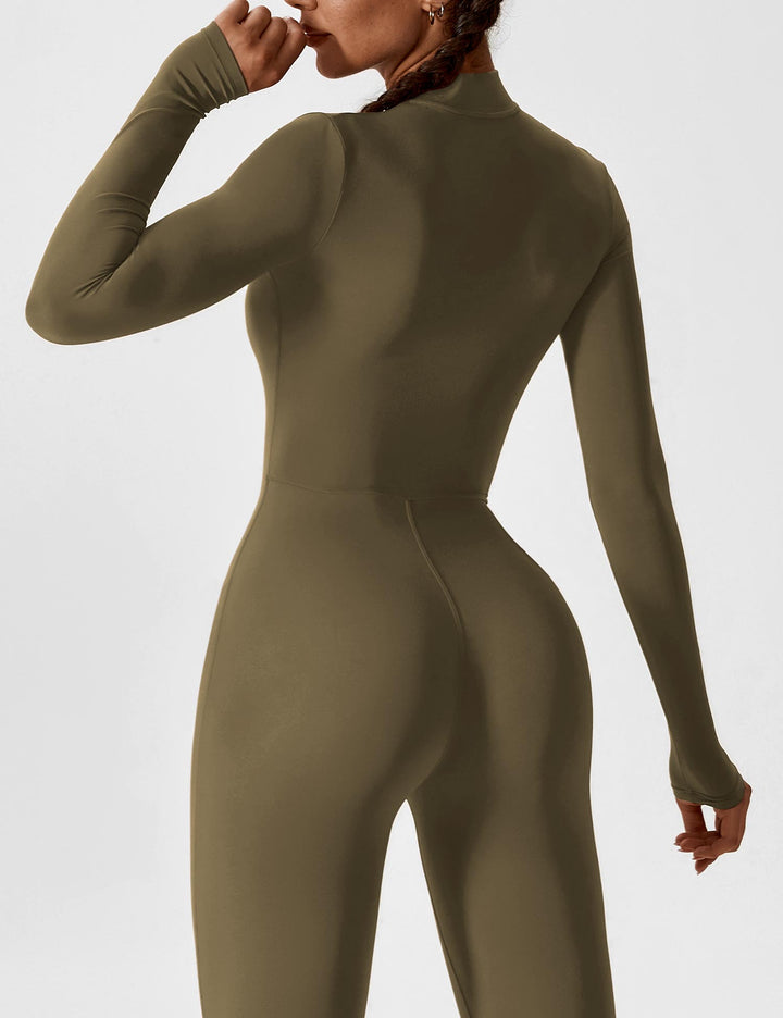 Stretchy women's jumpsuit in a solid color, featuring a practical zipper, a versatile spring staple