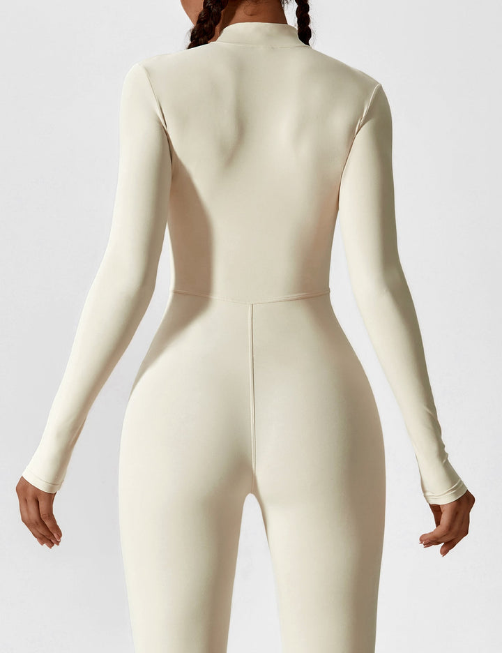 Stretchy women's jumpsuit offering a flattering fit and a practical zipper, perfect for spring fashion