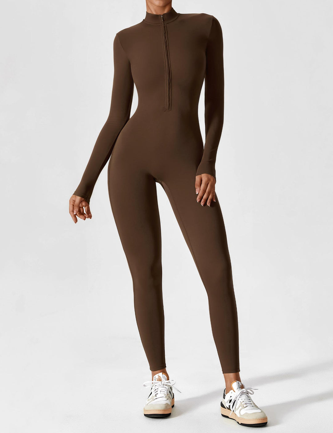 Casual women's stretchy zip-up jumpsuit in a soft fabric, designed for ultimate spring comfort