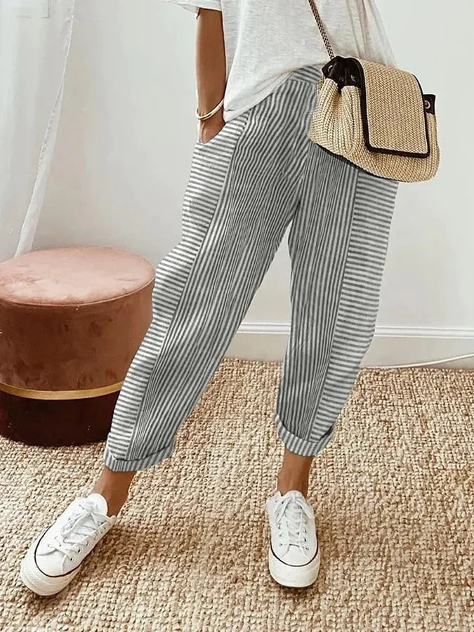 Comfortable mid-rise women's striped pull-on cropped pants. Straight leg, easy-to-wear casual pants with functional pockets.