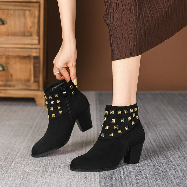 Women's studded ankle boots, a must-have for a trendy wardrobe. Versatile and comfortable.