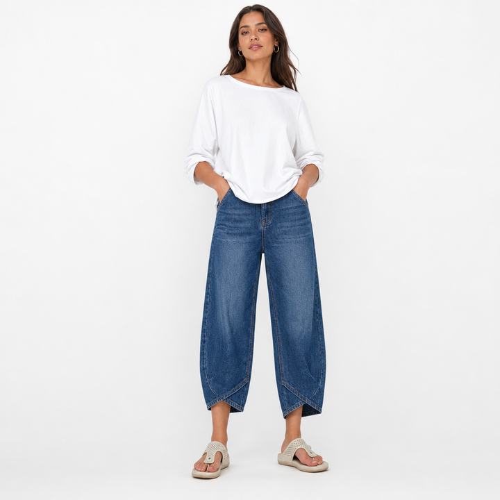Effortless chic women's denim barrel leg cropped jeans. Stylish mid-rise casual pants for modern fashion.