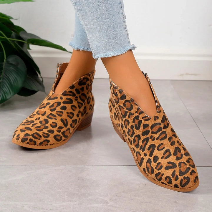 Comfortable women's ankle boots with an eye-catching leopard print, designed for versatile everyday wear.