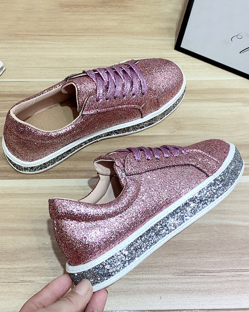 Fashionable women's platform sneakers, featuring eye-catching glitter for a sparkling, comfortable design.