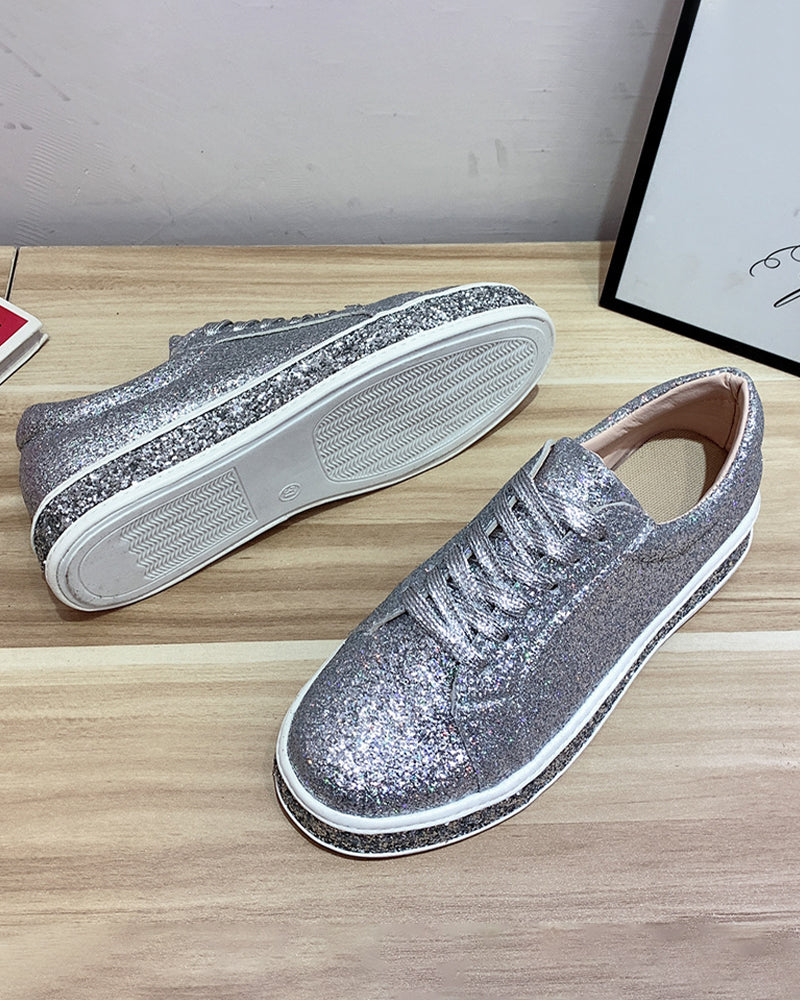 Versatile women's platform glitter sneakers, perfect for comfortable all-day wear, adding sparkle to outfits.