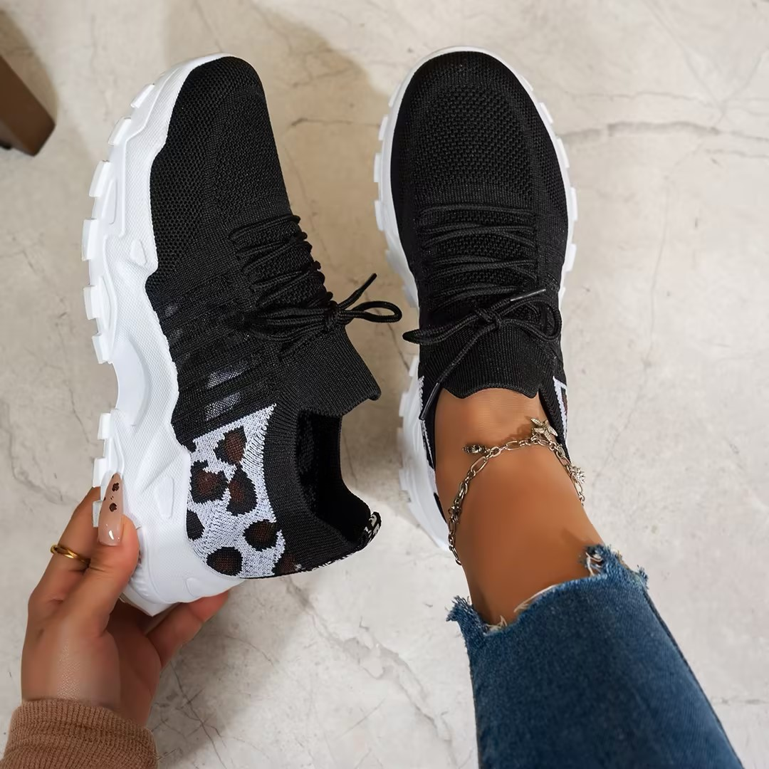 Versatile women's orthopedic sneakers for walking, providing all-day comfort and support.