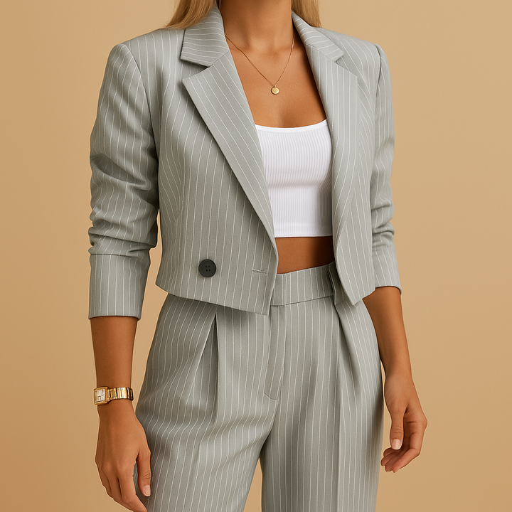 Stylish women's two-piece suit: a sophisticated tailored blazer & matching trousers, perfect for any professional look.