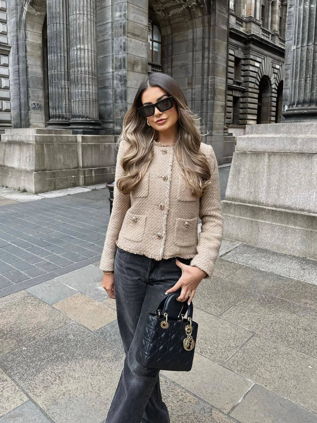 Chic women's fringed cropped jacket, tailored blazer style, versatile for elegant autumn/winter outfits.