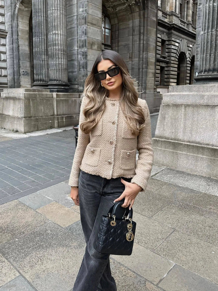 Chic women's fringed cropped jacket, tailored blazer style, versatile for elegant autumn/winter outfits.