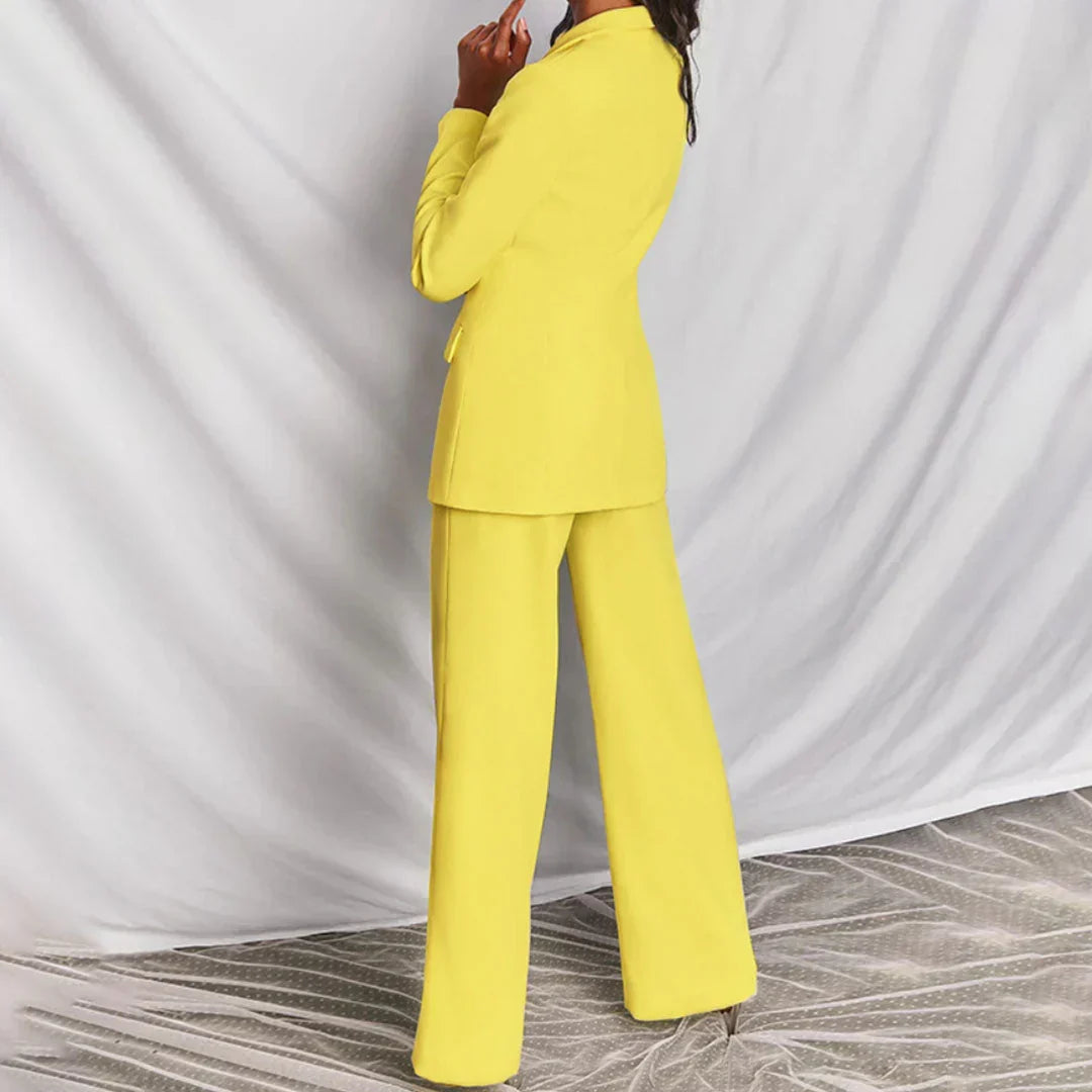 Chic women's tailored longline blazer & wide-leg trouser set. Perfect power suit for office or evening.