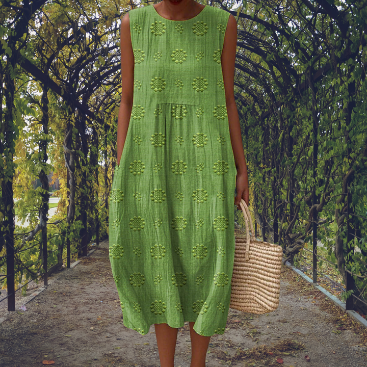 Women's textured sleeveless midi dress, ideal for summer casual everyday wear.