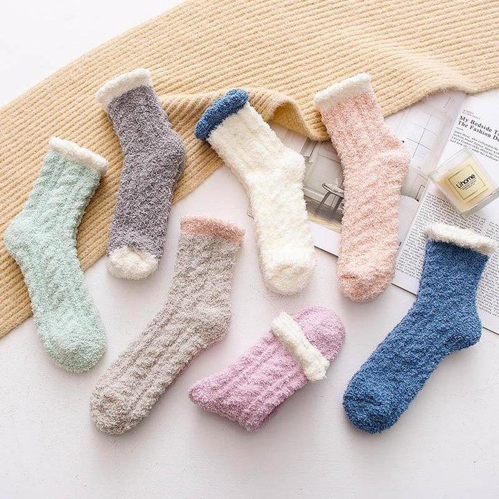 Women's lamb wool blend thermal winter socks, designed for ultimate warmth and coziness.