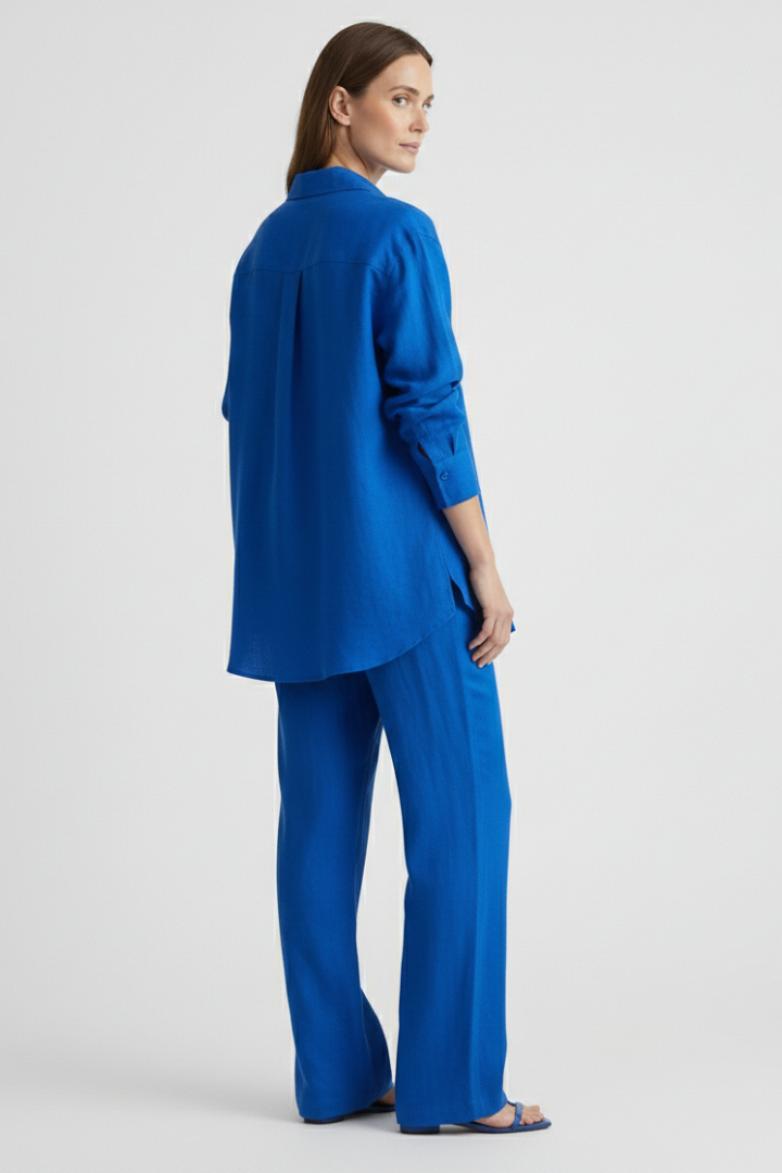 Versatile women's button-up shirt & straight trousers set. Perfect for spring/summer elegant outfits.