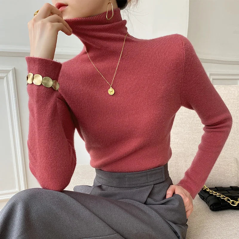 Elegant women's cashmere turtleneck, incredibly soft and warm, perfect for sophisticated layering.