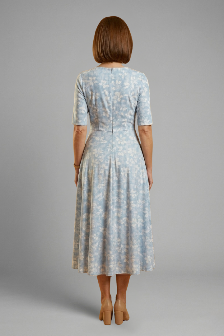 Versatile women's V-neck midi dress with short sleeves & essential pockets. Perfect comfortable summer attire.