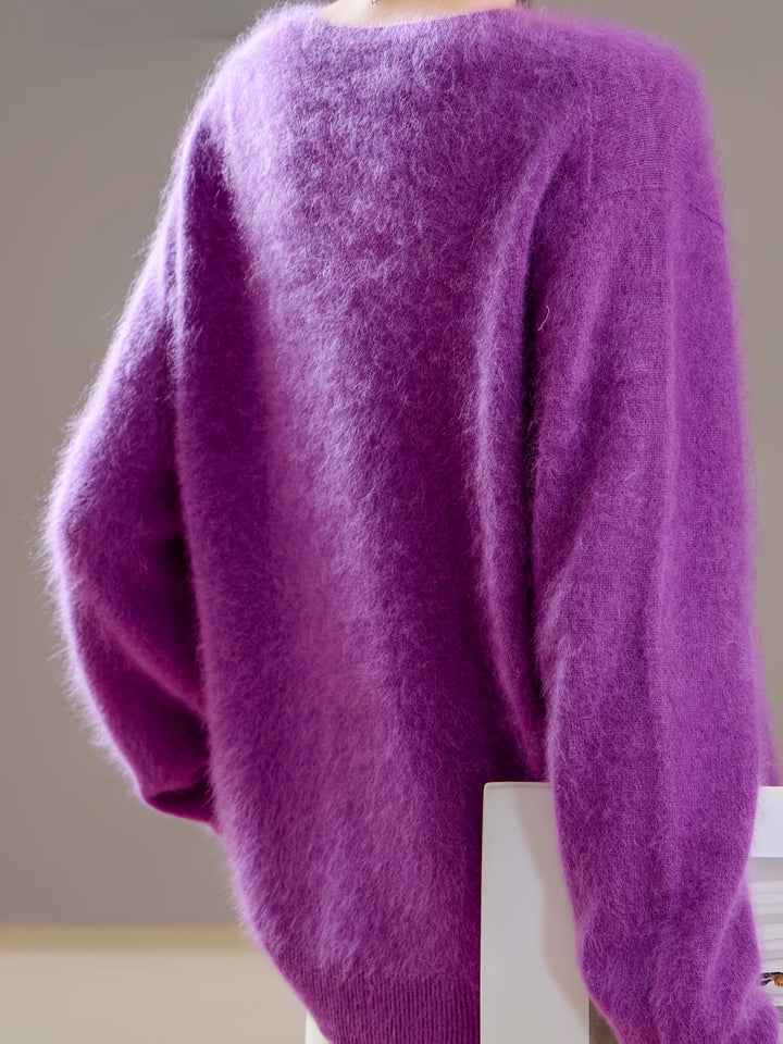 Comfortable women's v-neck sweater, long sleeve, versatile clothing for autumn fashion.