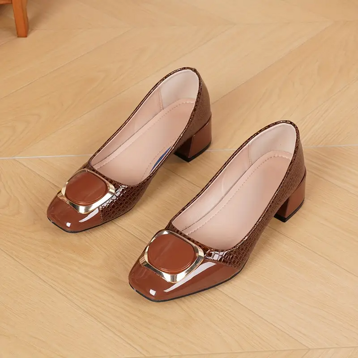 Elegant women's Vayla flats with orthopedic comfort, ideal for daily wear and foot health.