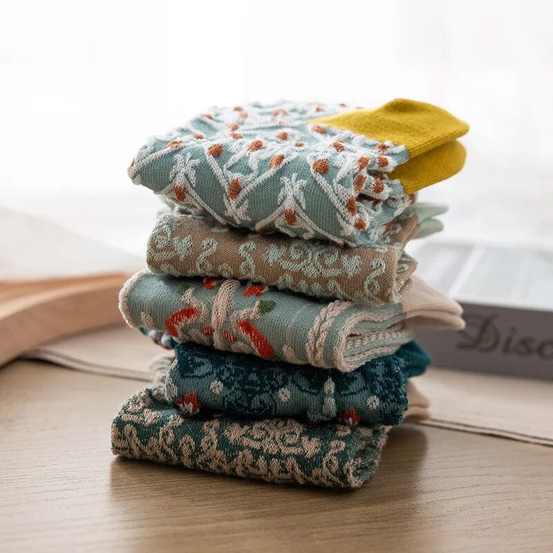 Comfortable and breathable women's vintage embossed cotton crew socks, floral accents