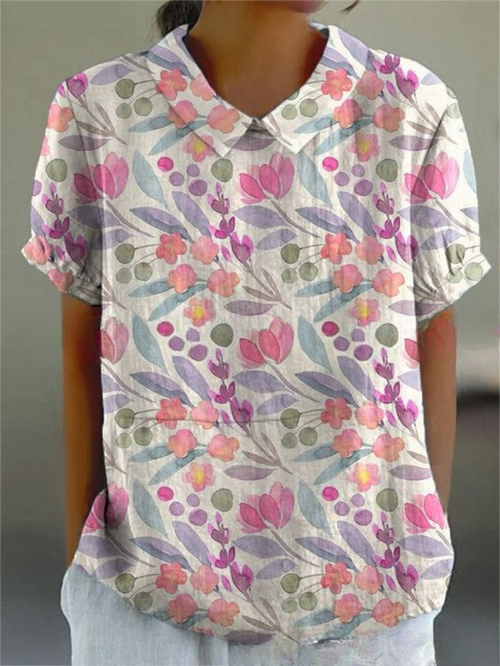 Relaxed fit women's floral blouse, vintage embroidered details, short sleeve, ideal for warm weather.