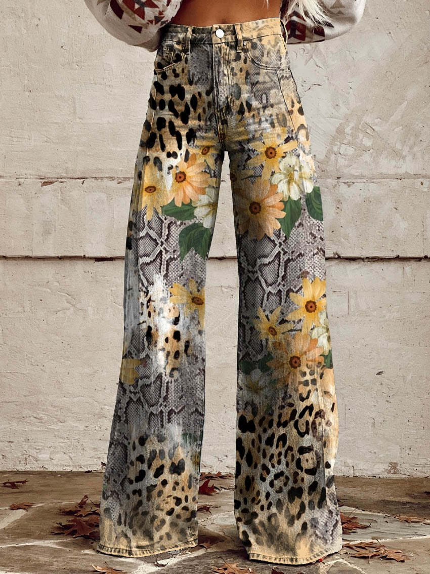 Casual women's denim, vintage floral wide-leg flare jeans, 70s fashion.