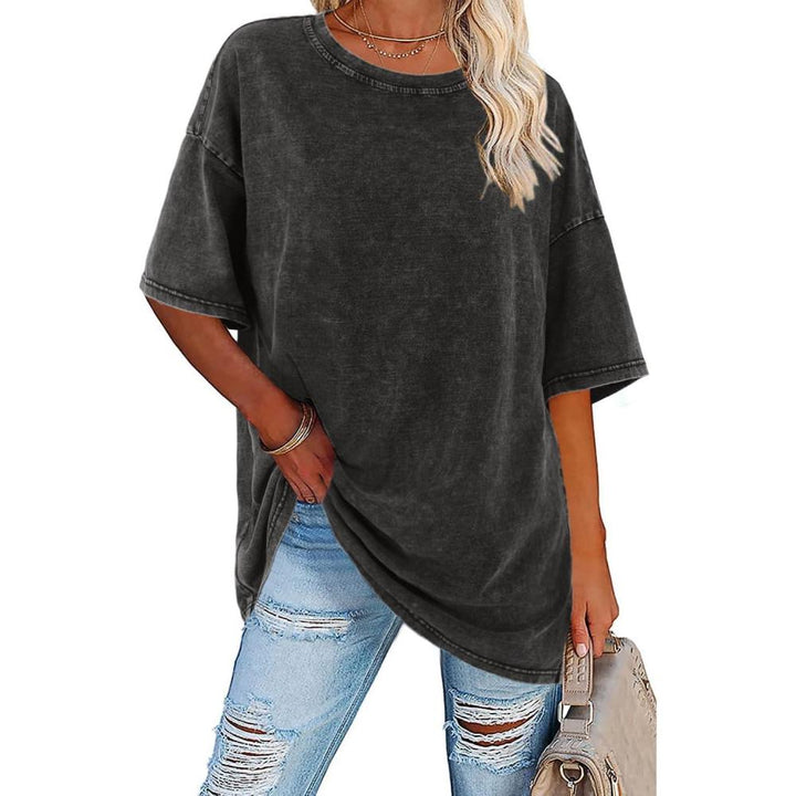 Women's vintage oversized tee, relaxed fit, retro style, perfect for casual everyday wear.