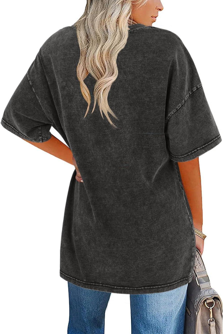 Vintage women's oversized top, relaxed fit, short sleeve, retro fashion, everyday comfort.