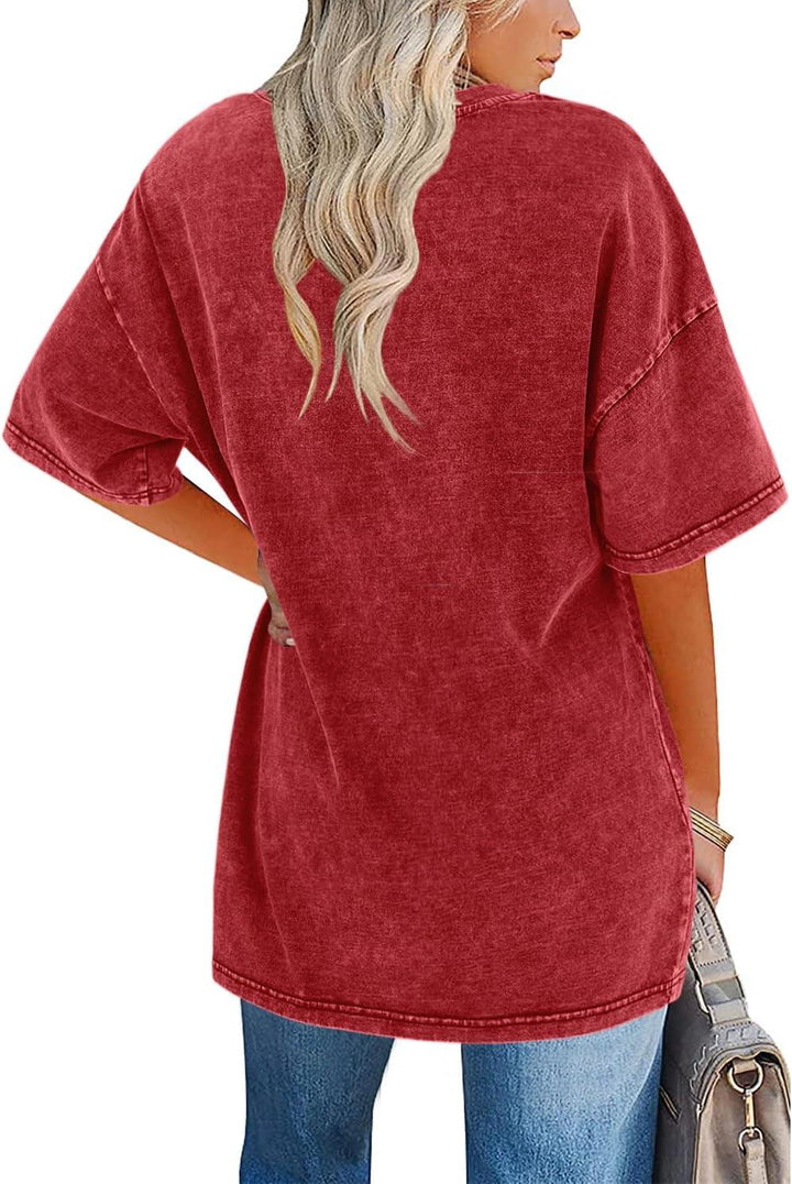 Women's relaxed fit retro tee, oversized, vintage design, comfortable everyday fashion.