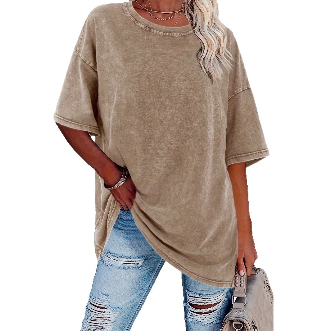 Women's relaxed fit vintage t-shirt, oversized for comfort & retro everyday style.