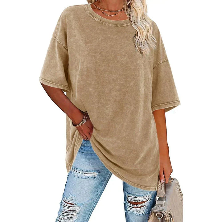 Everyday wear women's vintage tee, oversized, relaxed fit, classic retro style.