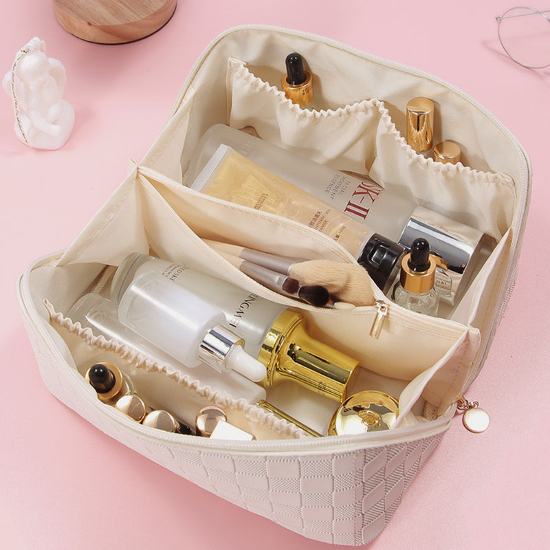 Women's Vintage Pattern Handheld Cosmetic Bag, perfect size for travel storage