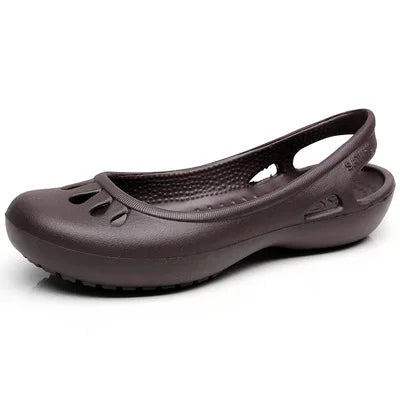 Women's summer slides: waterproof flat jelly sandals with a modern cut-out design for beachwear.