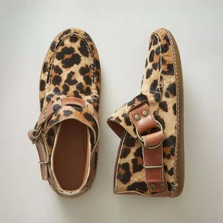 Stylish women's slip-on sneakers with a cute cat design, great for comfortable casual wear