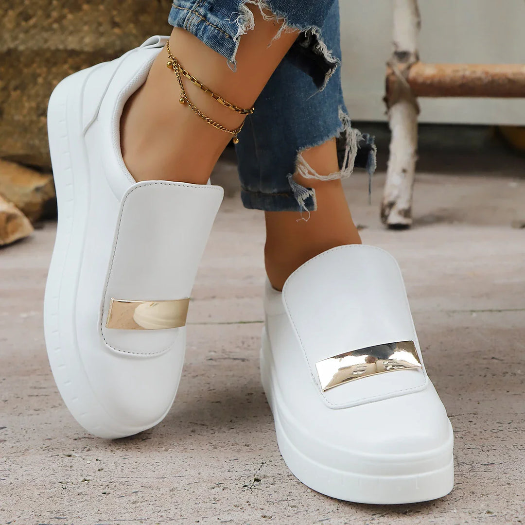 Side view of women's platform sneaker, showing elevated sole & orthopedic comfort features.
