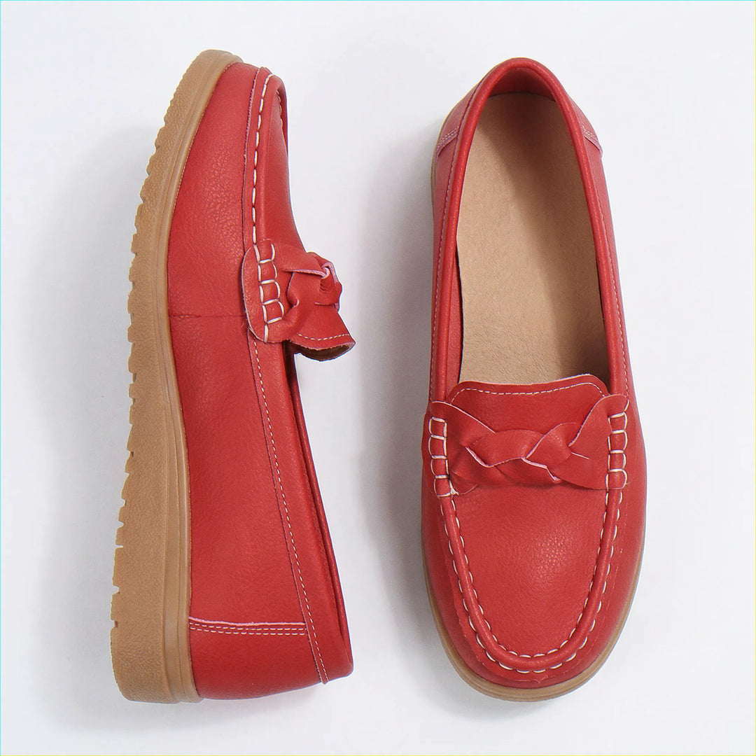 Stylish Women's Wide Fit Loafers: Orthopedic slip-on shoes featuring premium arch support.