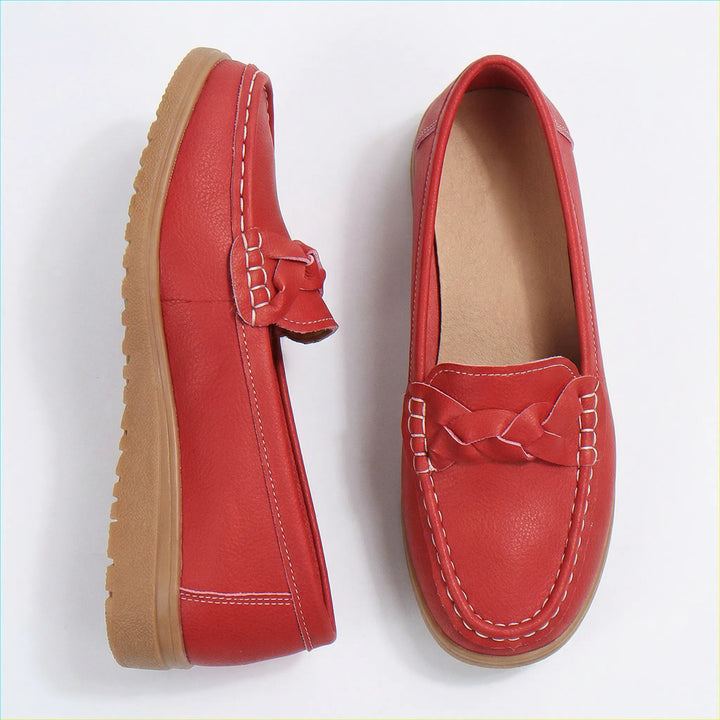Stylish Women's Wide Fit Loafers: Orthopedic slip-on shoes featuring premium arch support.