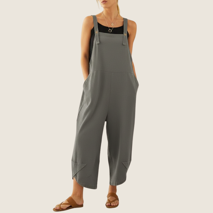 Trendy women's wide leg cargo overalls with pockets, great for a relaxed spring/summer look. Casual and chic.