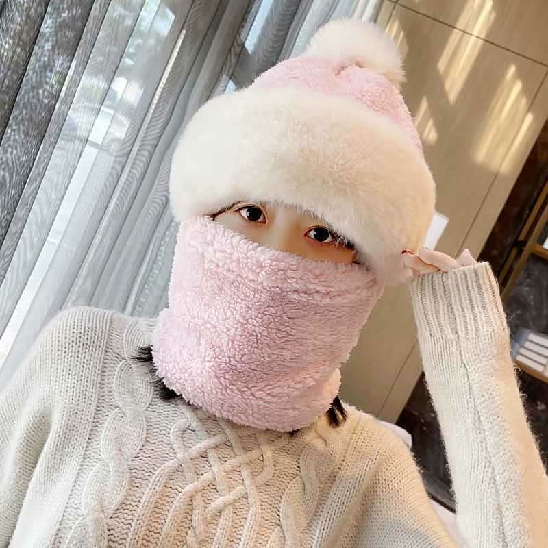 Two-piece women's fleece beanie and scarf set, essential winter headwear