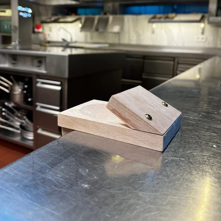 Kitchen tool: oyster shucking clamp, essential for safe and efficient seafood preparation